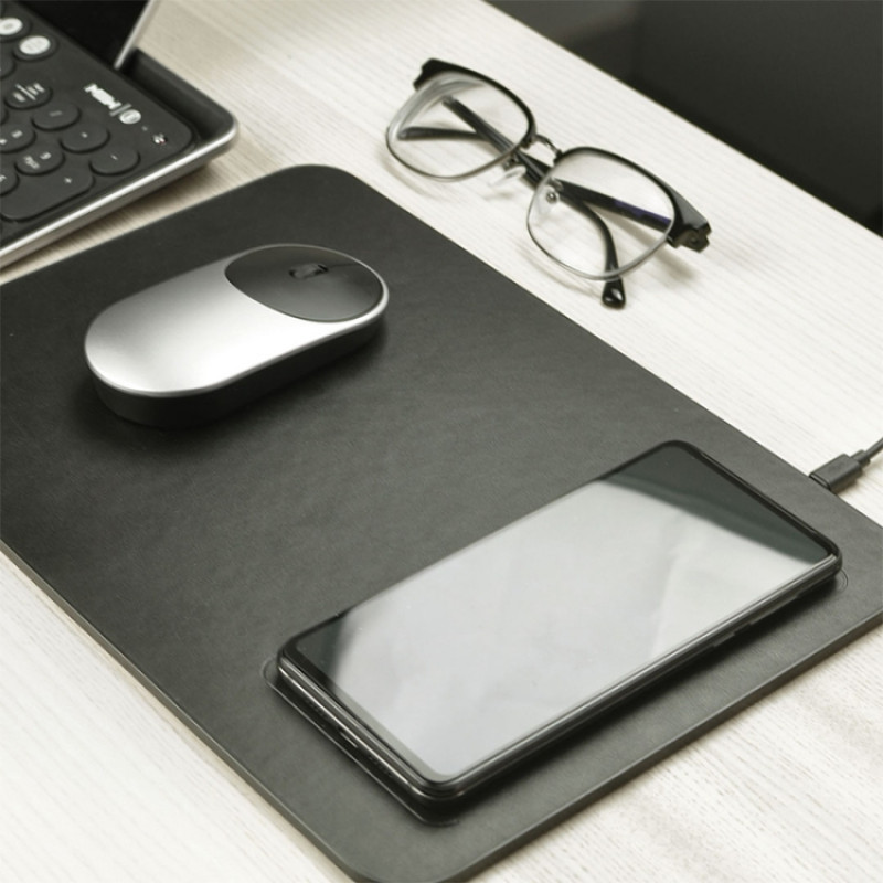 Xiaomi M07 10W QI Wireless Charging PU Leather Mouse Pad, Support Qi Standard Phones, Size: 300 x 210mm Xiaomi M07 10W QI Wireless Charging PU Leather Mouse Pad, Support Qi Standard Phones, Size: 300 x 210mm